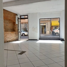 Local/bureau à vendre MONTAUBAN (82) avec vitrine et deux entrées, espace sanitaire.