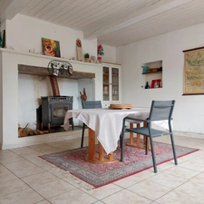Maison à vendre 7 pièces MONTAUBAN (82) avec hangar de 150m², 6861m² de terrain avec une partie boisée.