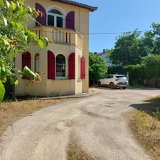 BEAUSOLEIL MONTAUBAN Ensemble immobilier comprenant une maison principale, un logement T2 attenant et une dépendance  sur 702m² de terrain