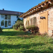 Maison à vendre 7 pièces MONTAUBAN (82) avec hangar de 150m², 6861m² de terrain avec une partie boisée.