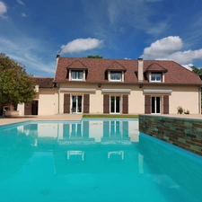 Maison à vendre 13 pièces MONTAUBAN (82), salle de reception, parking, bureaux, cave, dépendances,  parc de 8000m2, 2 entrées indépendantes 