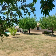 Maison à vendre 5 pièces CAMPSAS (82)avec garage attenant et double garage indépendant, piscine, terrasse couverte, puits, sur 2029m² de terrain.