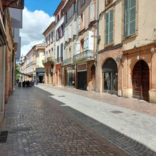 Immeuble à vendre MONTAUBAN (82)local commercial et 3 appartements