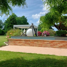 Maison à vendre 13 pièces MONTAUBAN (82), salle de reception, parking, bureaux, cave, dépendances,  parc de 8000m2, 2 entrées indépendantes 