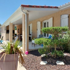 Maison à vendre 5 pièces CAMPSAS (82)avec garage attenant et double garage indépendant, piscine, terrasse couverte, puits, sur 2029m² de terrain.