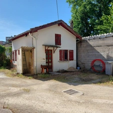 BEAUSOLEIL MONTAUBAN Ensemble immobilier comprenant une maison principale, un logement T2 attenant et une dépendance  sur 702m² de terrain