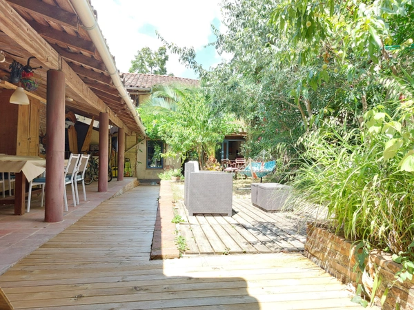  A vendre montauban. Maison de charme atypique, rénovée dans un esprit écologique, 7 pièces MONTAUBAN (82), 200m² habitables, jardin et dépendance