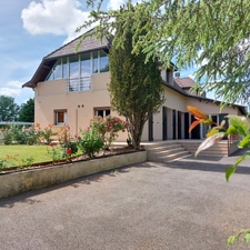 Maison à vendre 13 pièces MONTAUBAN (82), salle de reception, parking, bureaux, cave, dépendances,  parc de 8000m2, 2 entrées indépendantes 