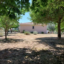 Maison à vendre 5 pièces CAMPSAS (82)avec garage attenant et double garage indépendant, piscine, terrasse couverte, puits, sur 2029m² de terrain.