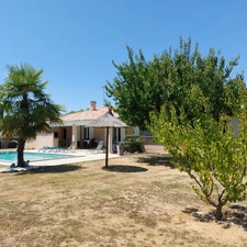 Maison à vendre 5 pièces CAMPSAS (82)avec garage attenant et double garage indépendant, piscine, terrasse couverte, puits, sur 2029m² de terrain.