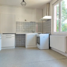 BEAUSOLEIL MONTAUBAN Ensemble immobilier comprenant une maison principale, un logement T2 attenant et une dépendance  sur 702m² de terrain