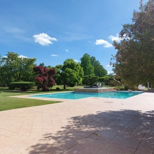 Maison à vendre 13 pièces MONTAUBAN (82), salle de reception, parking, bureaux, cave, dépendances,  parc de 8000m2, 2 entrées indépendantes 