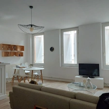 Immeuble à vendre MONTAUBAN (82)local commercial et 3 appartements