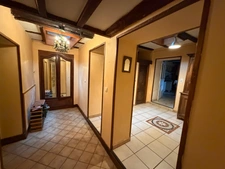 Maison de caractère mitoyenne avec beaux volumes, sauna, terrasse et jardin – Pexonne (54)