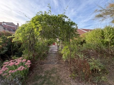 Maison de caractère mitoyenne avec beaux volumes, sauna, terrasse et jardin – Pexonne (54)
