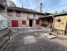 Maison de caractère mitoyenne avec beaux volumes, sauna, terrasse et jardin – Pexonne (54)