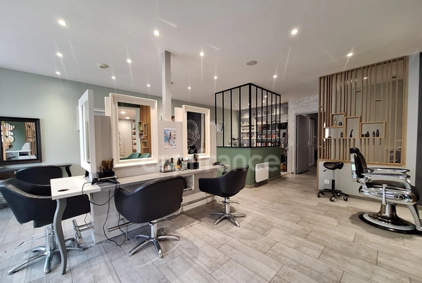 Fonds de commerce Coiffure et Institut à vendre COSSE LE VIVIEN (53)