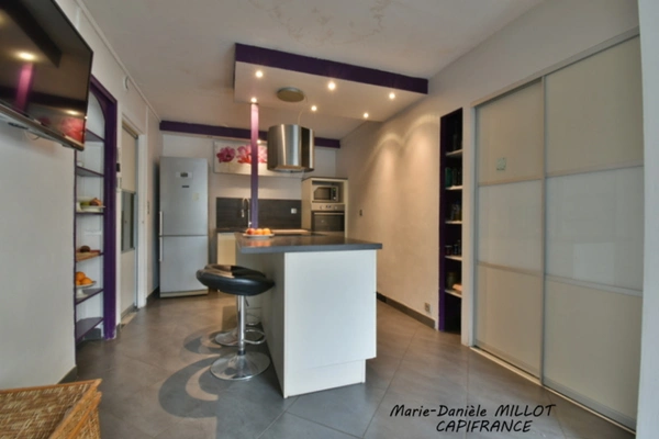 IMMEUBLE composé d'une Maison de 6 pièces et d'un local commercial à MONTSURS (53)