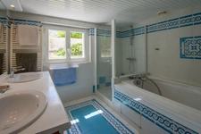 ROYAN - MAISON ANNÉES 30 AVEC PISCINE ET JARDIN PAYSAGÉ, PROCHE COMMERCES ET PLAGES