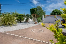ROYAN - MAISON ANNÉES 30 AVEC PISCINE ET JARDIN PAYSAGÉ, PROCHE COMMERCES ET PLAGES