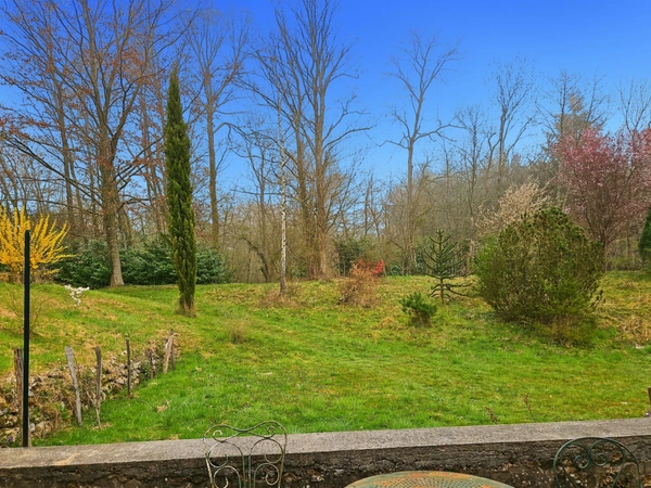 Au cœur de la nature, propriété d’exception 13 hectares avec étang privé, maison chaleureuse de 133 m², 3 chambres, cheminée et poêle : un havre de paix à LA FERTE SOUS JOUARRE (77)