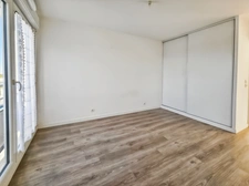 Appartement 2 pièces lumineux- balcon et stationnement.Idéal premier achat ou investissement.