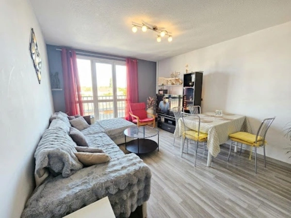 BROU-SUR-CHANTEREINE – Appartement 4 pièces avec 3 chambres, loggia, cave et parking