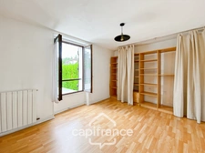 🏡 Une maison familiale pleine de caractère dans un village très recherché -6 P- 163 m² environ - jardin - 