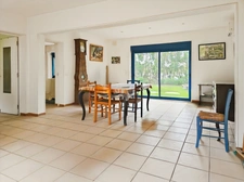 Au cœur de la nature, propriété d’exception de 18 000 M2 avec étang privé, 2 granges-maison chaleureuse de 133 m², 3 chambres, cheminée et poêle : un havre de paix à LA FERTE SOUS JOUARRE (77)