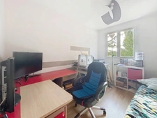 BROU-SUR-CHANTEREINE – Appartement 4 pièces avec 3 chambres, loggia, cave et parking