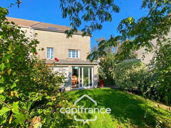Maison Briarde de 256 m2 avec cachet et travaux – 7 chambres - Jardin