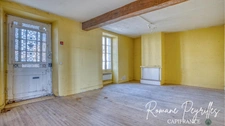 Belle bâtisse en pierre à rénover au cœur de PRAYSSAS