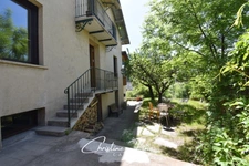 BRIANCON - SERRE CHEVALIER centre ville. Maison indépendante et ses deux jardins