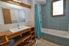SERRE CHEVALIER-LE MONETIER LES BAINS Recently built chalet ideal for tradespeople