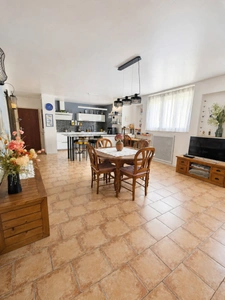 Appartement T5 lumineux de 80 m² avec balcon, cave et parking privatif – Échirolles