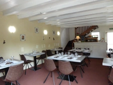 Opportunité Rare de Caractère au Cœur d'Angles-sur-l'Anglin (Potentiel Restaurant ou Habitation)