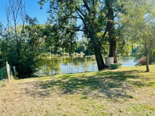 Terrain à vendre * Au bord de la Vienne * Un Véritable Havre de Paix * Terrain Arboré de 1 269 m²  CHAUVIGNY (86)
