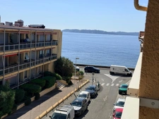 SAINTE MAXIME CENTRE VILLE-Appartement  Rénové  Avec TERRASSE et  Aperçu  MER 