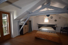 Maison à vendre  en pierre avec piscine  VERS (46)