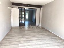 HOUSE OF APPROXIMATELY 104M² WITH 4 BEDROOMS AND GARAGE ON WOODED LAND