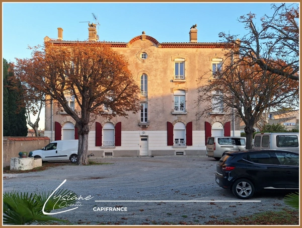 ENSEMBLE IMMOBILIER AVEC MAISON D'HABITATION ET 3 APPARTEMENTS LOUES, 5 DEPENDANCES, GRENIER 