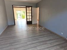 HOUSE OF APPROXIMATELY 104M² WITH 4 BEDROOMS AND GARAGE ON WOODED LAND