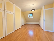 Au calme en impasse : maison familiale, 4 chambres dont 2 de plain-pied, 767 m² de terrain
