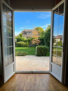 Au calme en impasse : maison familiale, 4 chambres dont 2 de plain-pied, 767 m² de terrain