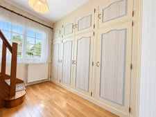 Au calme en impasse : maison familiale, 4 chambres dont 2 de plain-pied, 767 m² de terrain