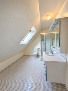 Au calme en impasse : maison familiale, 4 chambres dont 2 de plain-pied, 767 m² de terrain