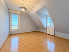 Au calme en impasse : maison familiale, 4 chambres dont 2 de plain-pied, 767 m² de terrain