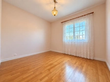 Au calme en impasse : maison familiale, 4 chambres dont 2 de plain-pied, 767 m² de terrain