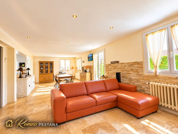 Maison 4 chambres avec jardin clos et double garage – Quartier des Sables