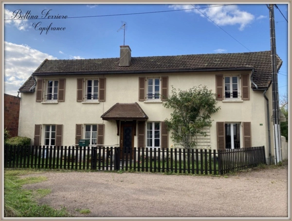 Maison familiale à rénover avec grand terrain arboré